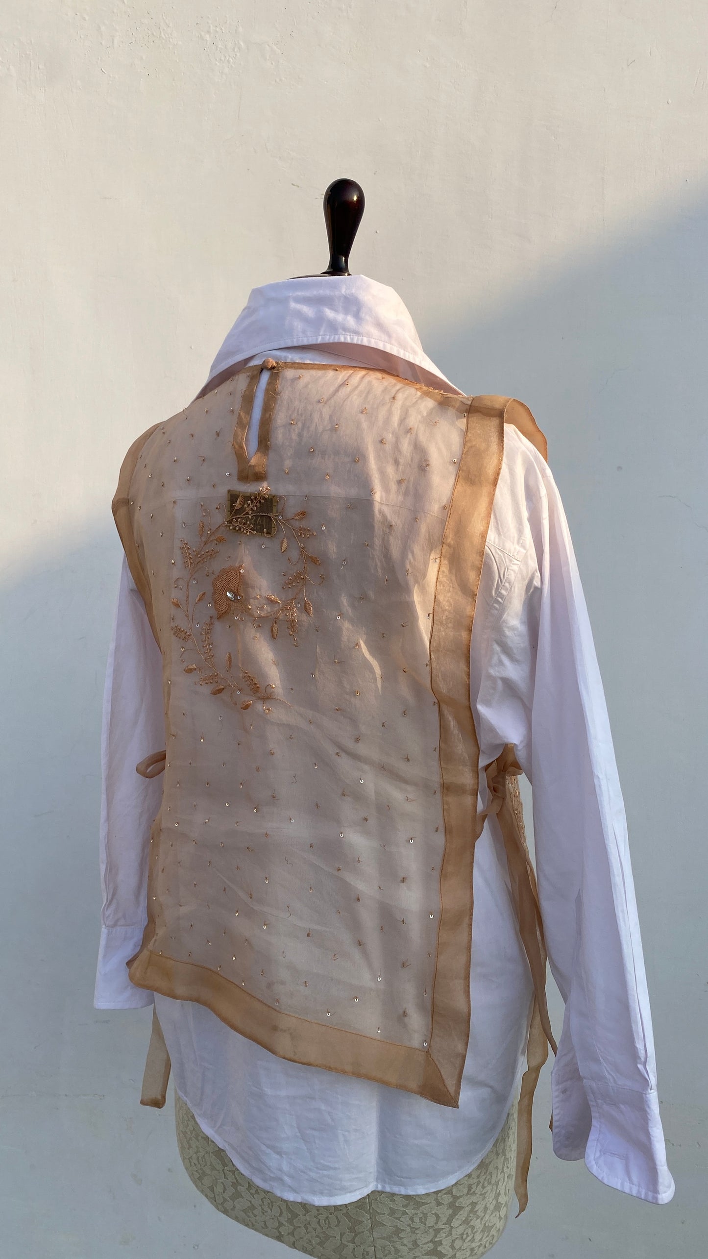 Warm Taupe Jaali Bib