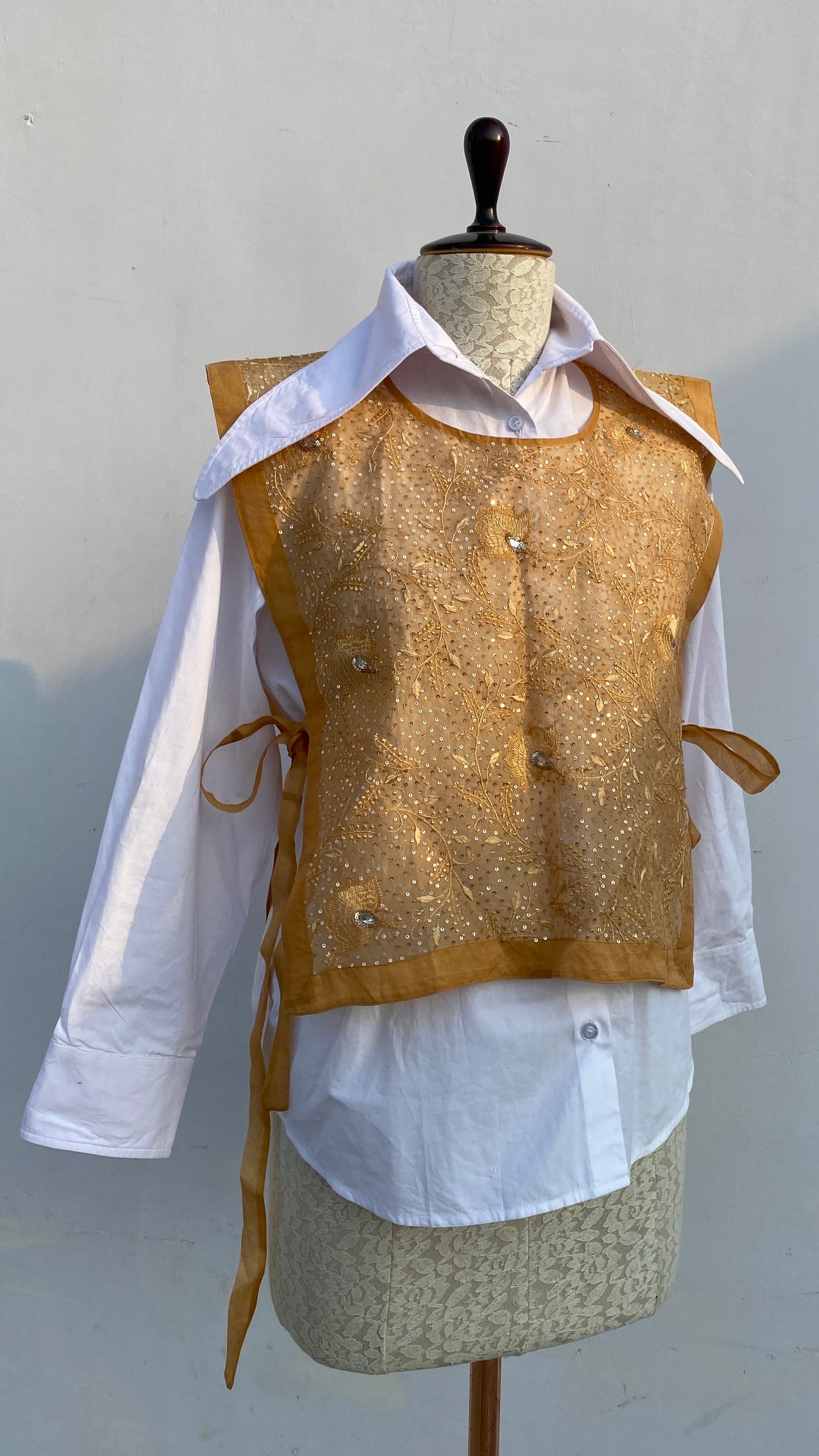 Gold Jaali Bib