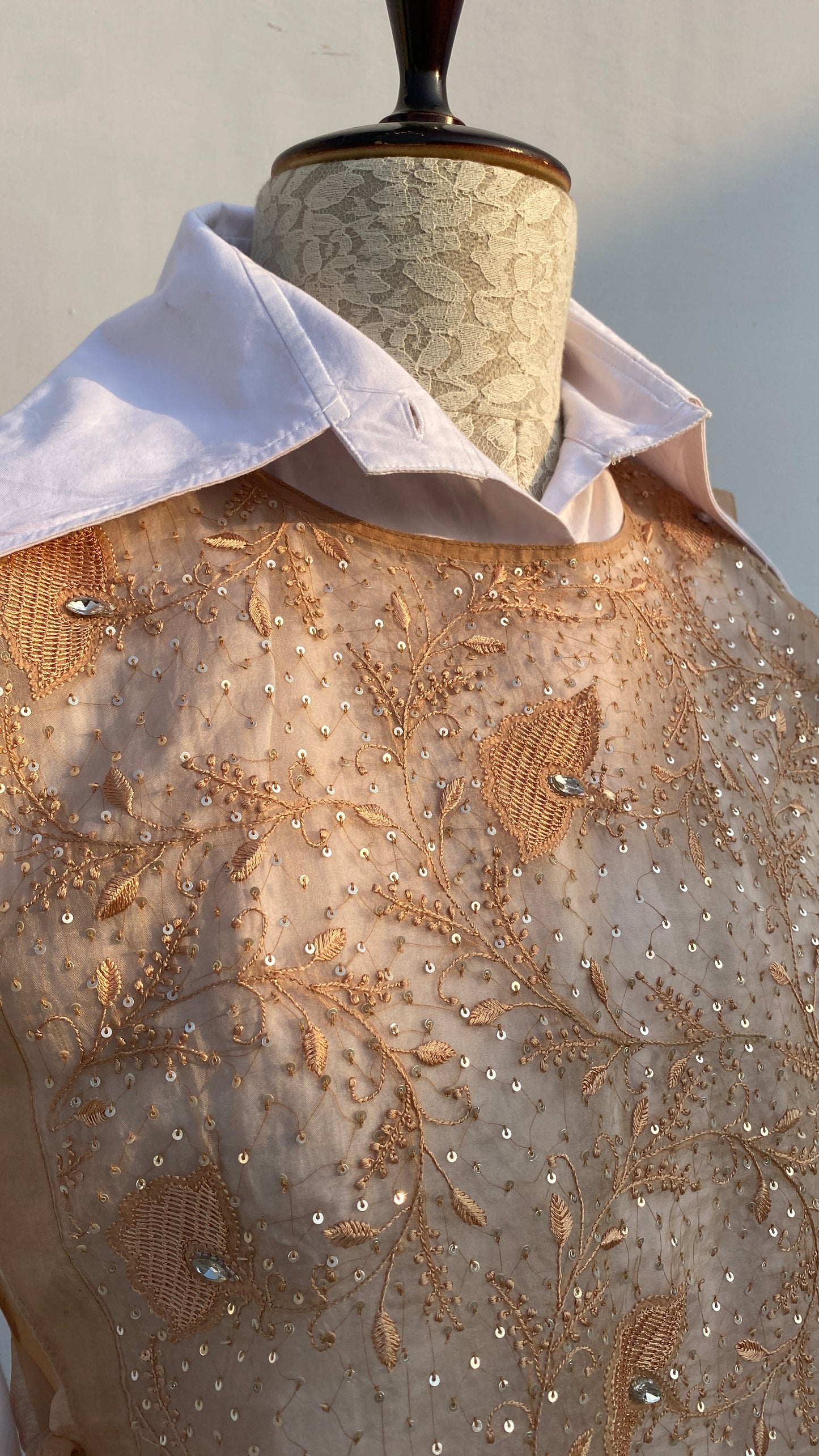 Warm Taupe Jaali Bib