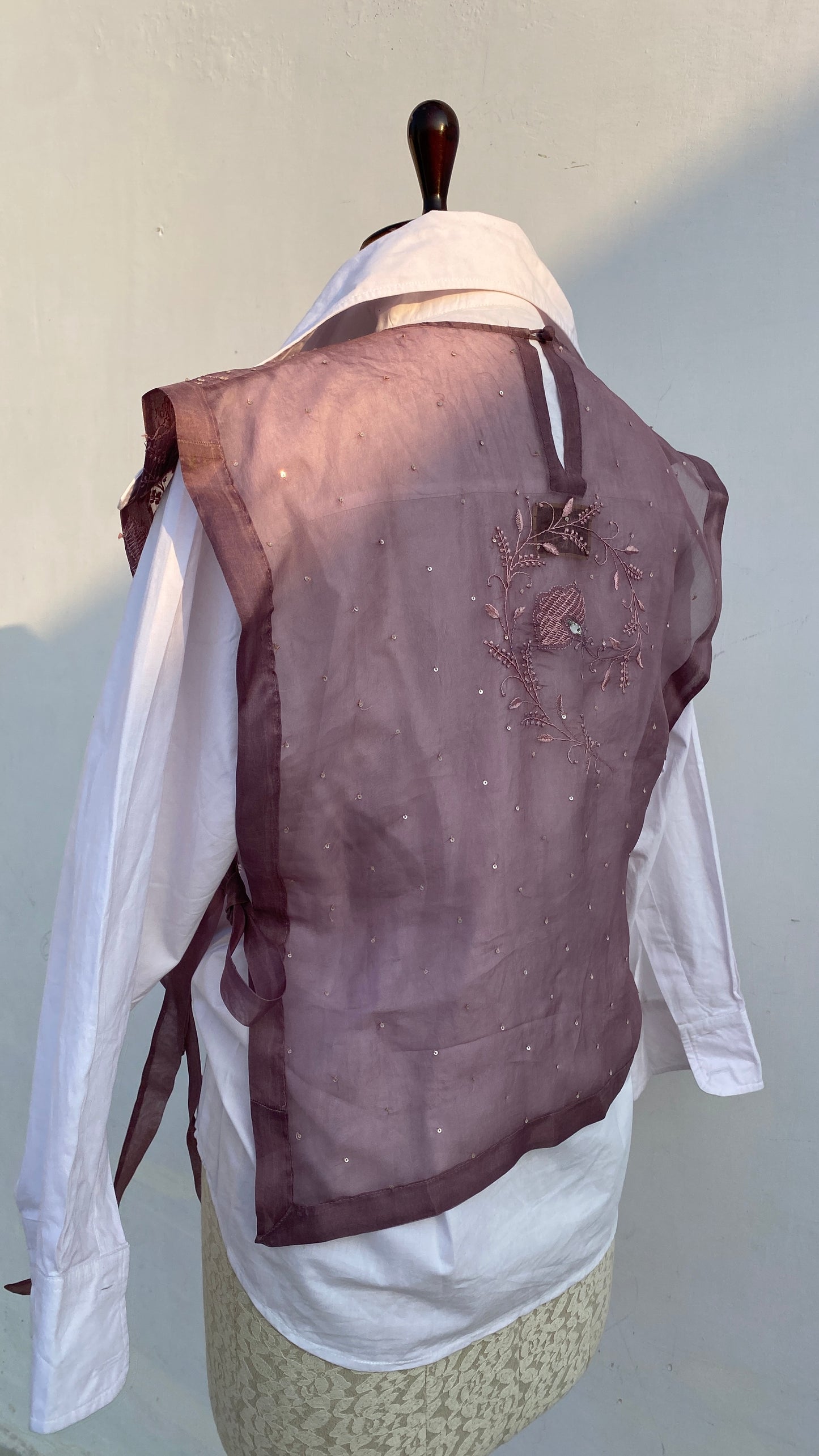 Dusty Mauve Jaali Bib