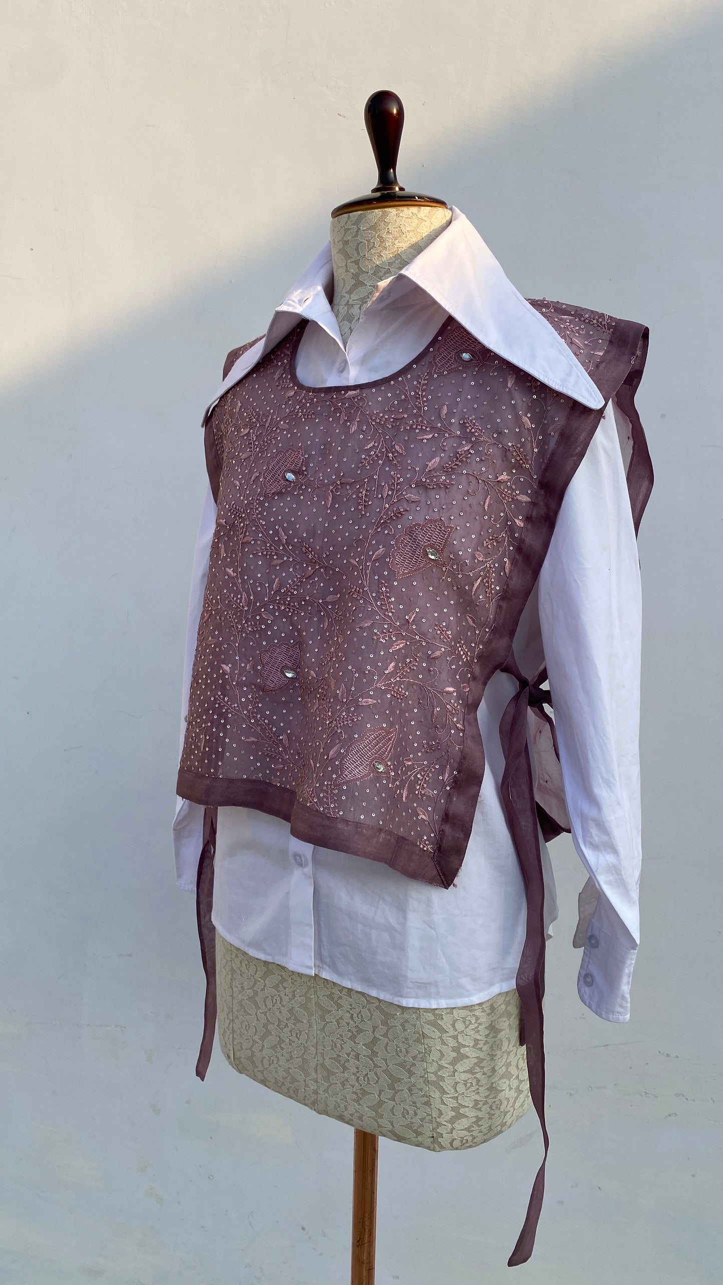 Dusty Mauve Jaali Bib
