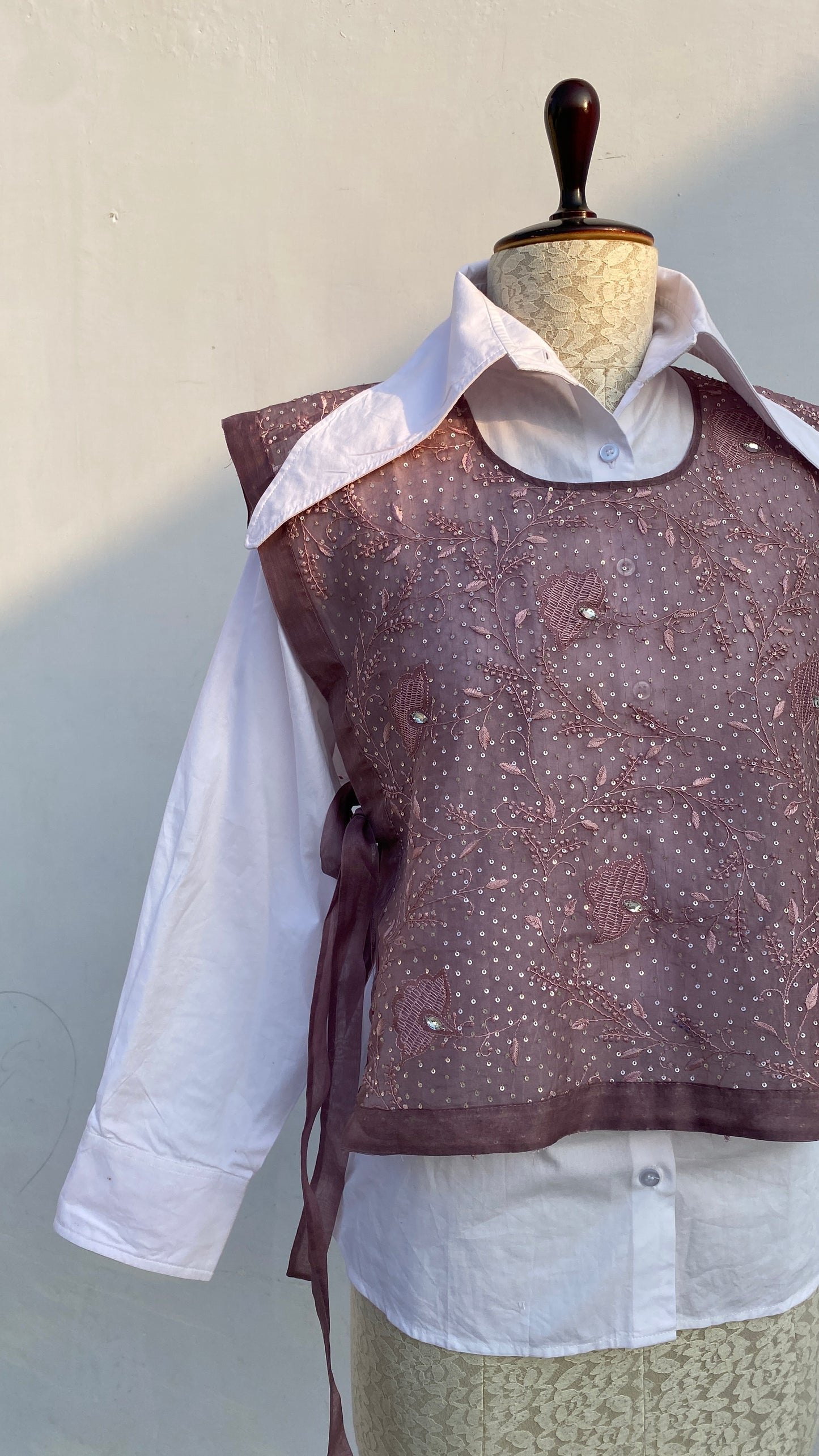 Dusty Mauve Jaali Bib